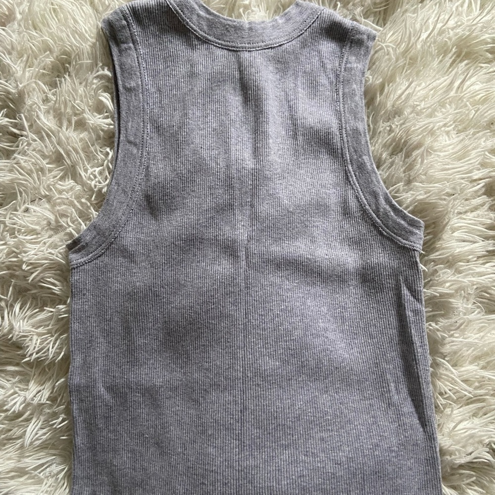 grey basic top! - Picture 2 of 2